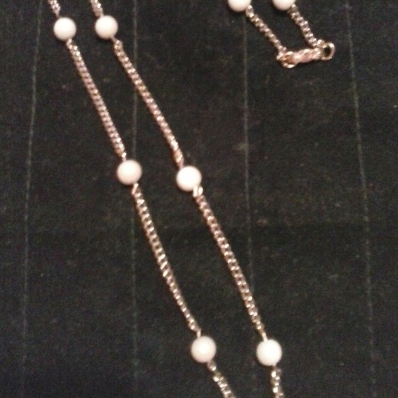 *Vintage 12 Faux Pearl Silver Tone Necklace - Picture 1 of 2